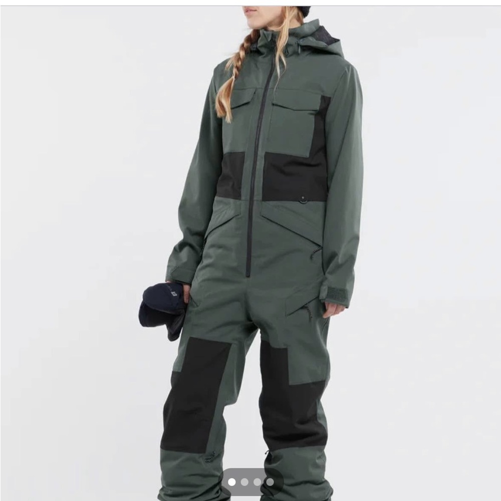 Volcom Shiloh Snowsuit Small NWT